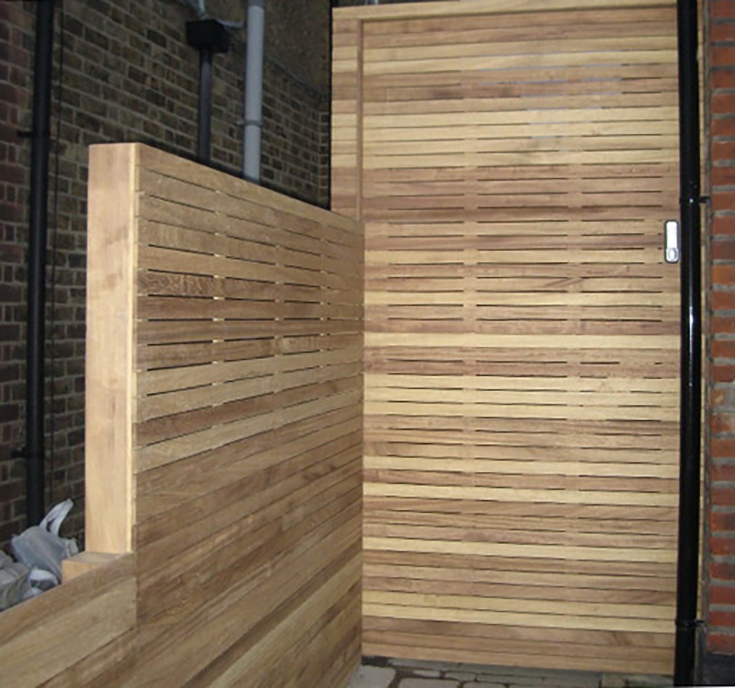 Iroko lateral gate